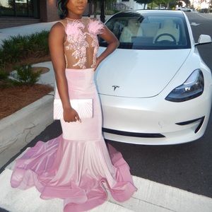 Hello everyone💕 I will be selling my prom dress. Only worn once.